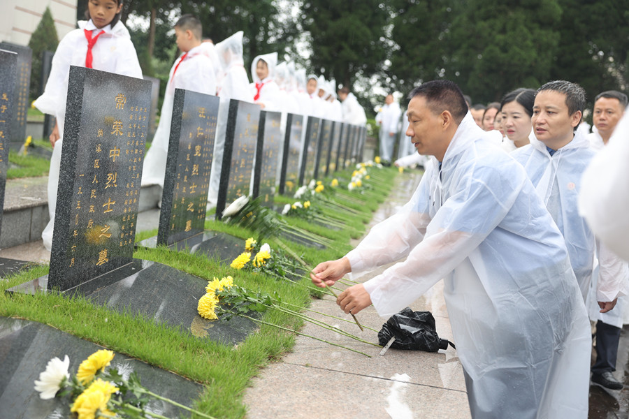 参加公祭活动